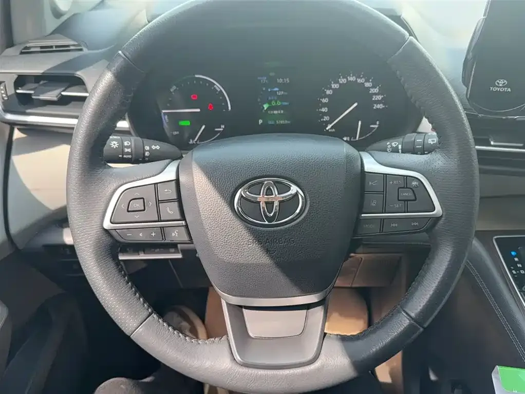 Toyota Granvia — фото 9