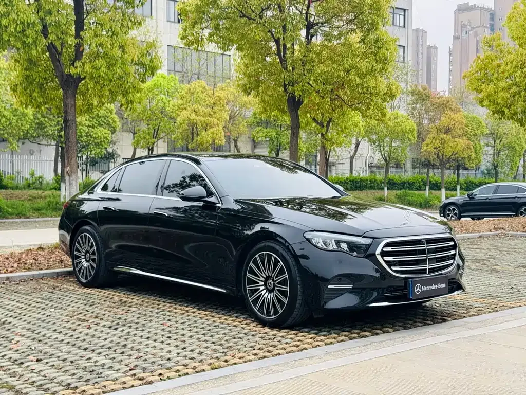Mercedes-Benz E-Class — фото 4