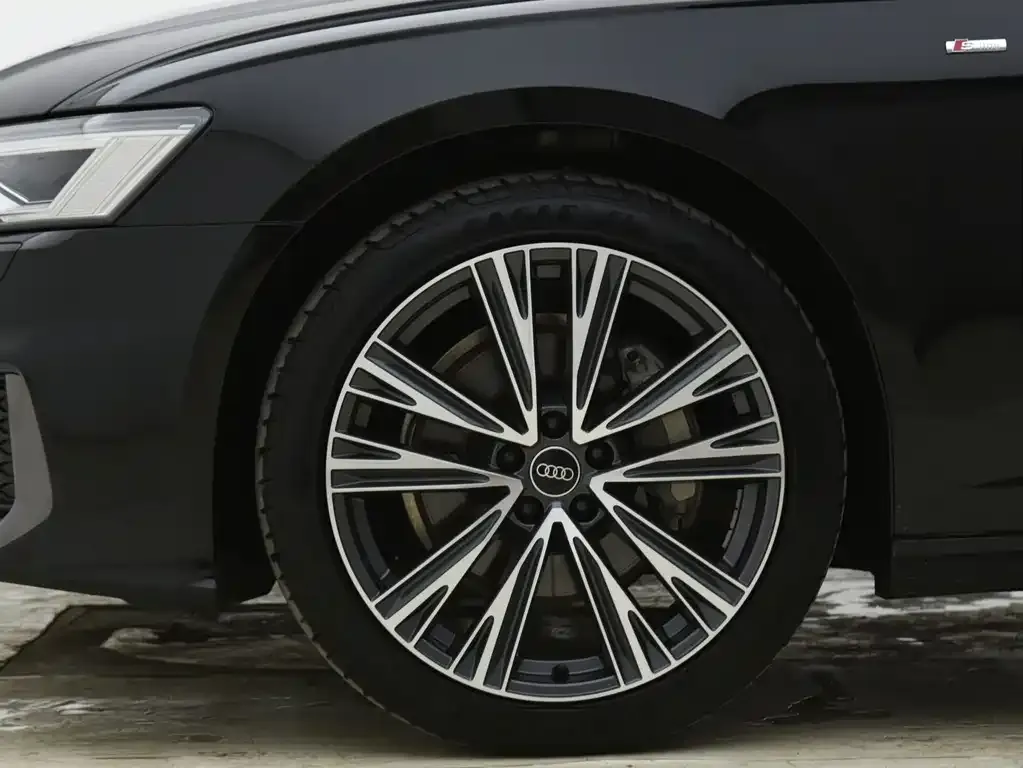 Audi A6L — фото 10
