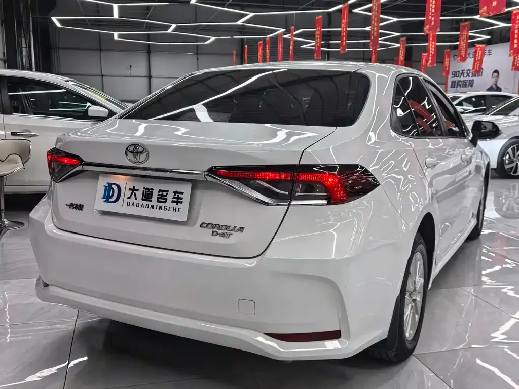 Toyota Corolla — фото 10