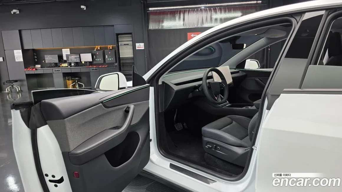 Tesla Model Y — фото 10