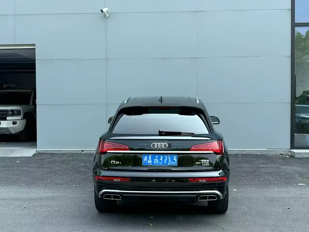 Audi Q5L — фото 5