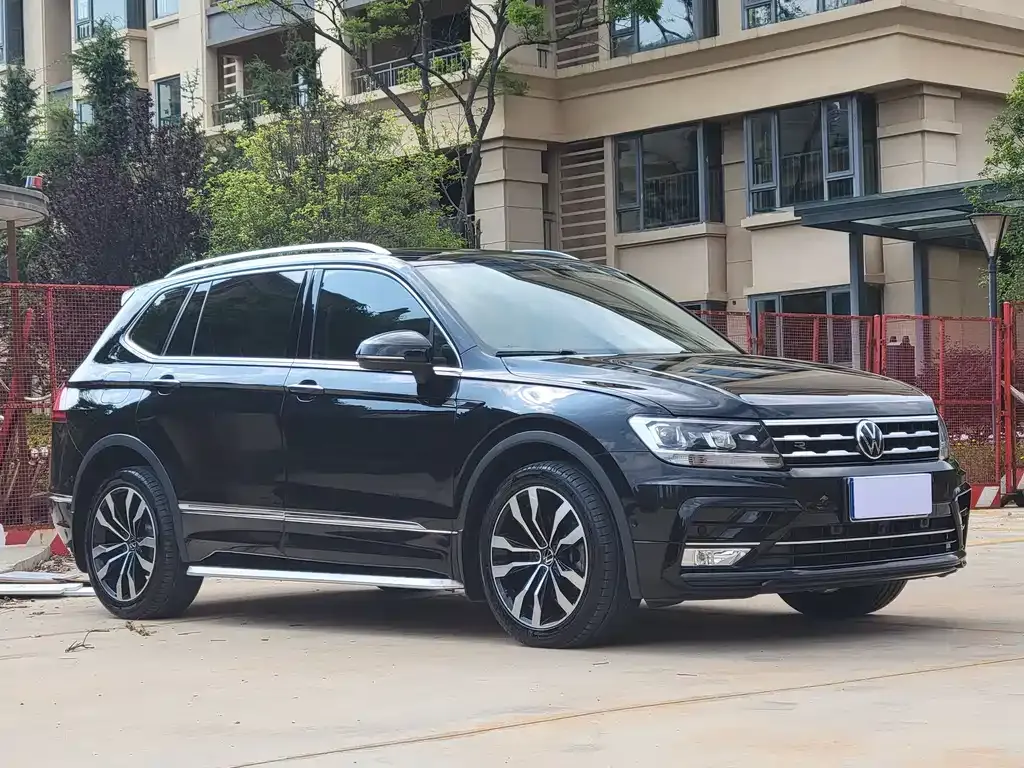 Volkswagen Tiguan L — фото 6