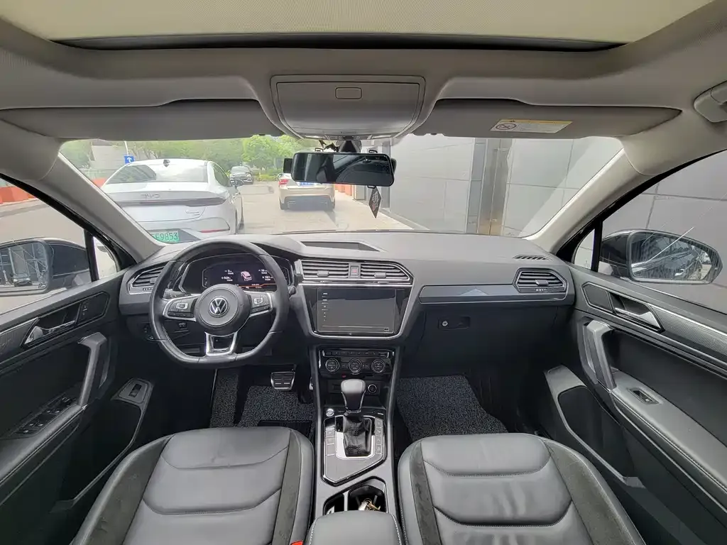 Volkswagen Tiguan L — фото 5