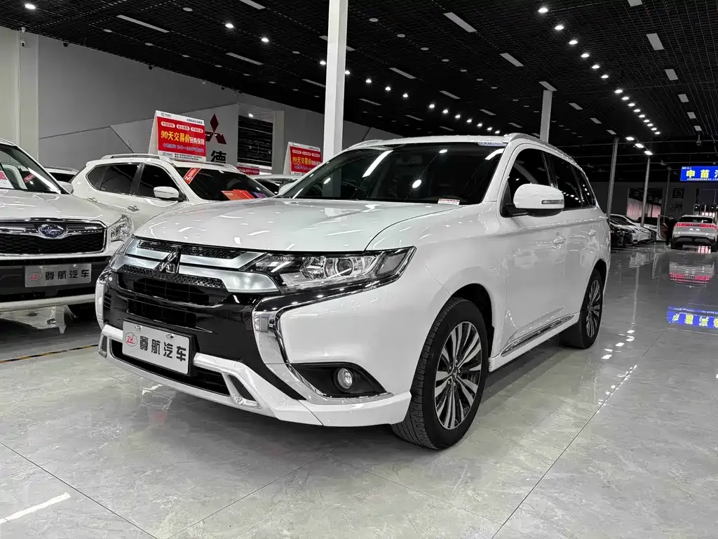 Mitsubishi Outlander 2023 из CN, фото 9
