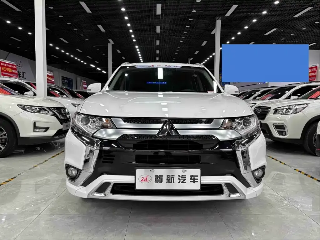 Mitsubishi Outlander 2023 из CN, фото 3