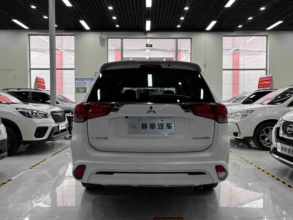 Mitsubishi Outlander 2023 из CN, фото 6