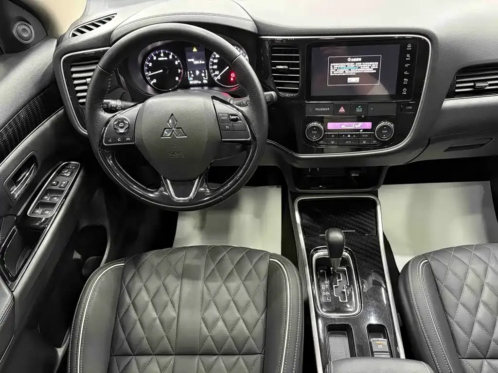 Mitsubishi Outlander 2023 из CN, фото 4