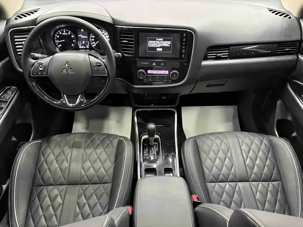 Mitsubishi Outlander 2023 из CN, фото 7