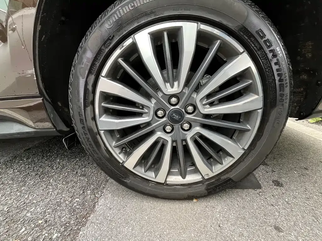 Ford Edge — фото 10