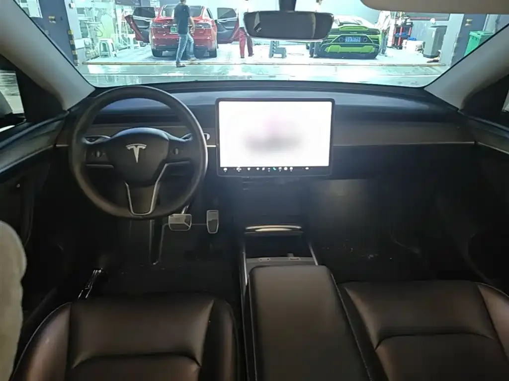 Tesla Model Y — фото 3