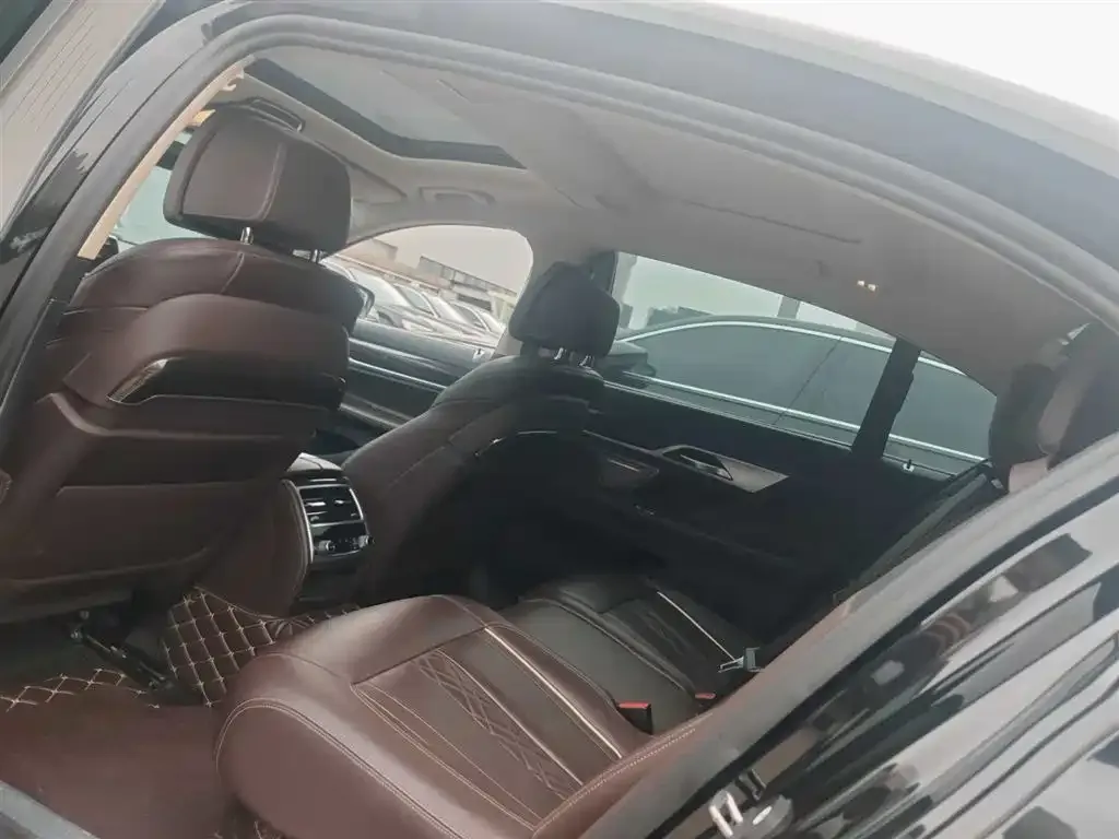 BMW 7 Series 2022 из CN, фото 4