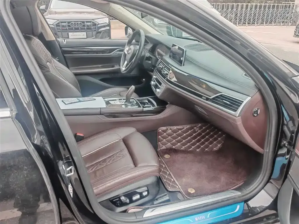 BMW 7 Series 2022 из CN, фото 7