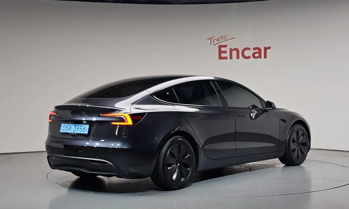 Tesla Model 3 — фото 9