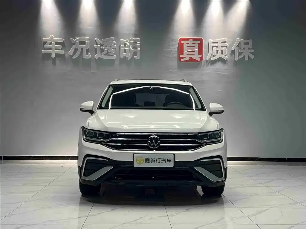 Volkswagen Tiguan L — фото 1