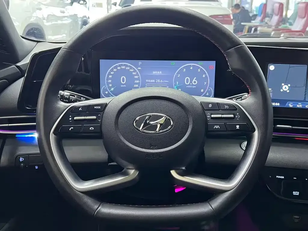 Hyundai Elantra — фото 10