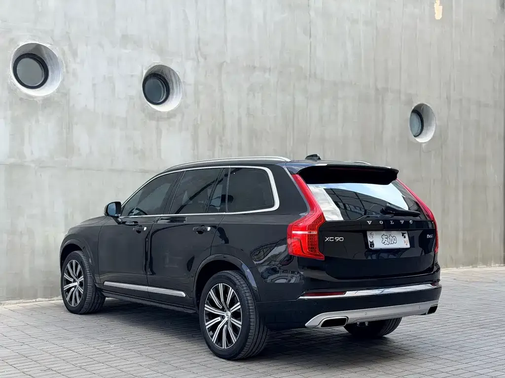 Volvo XC90 — фото 10
