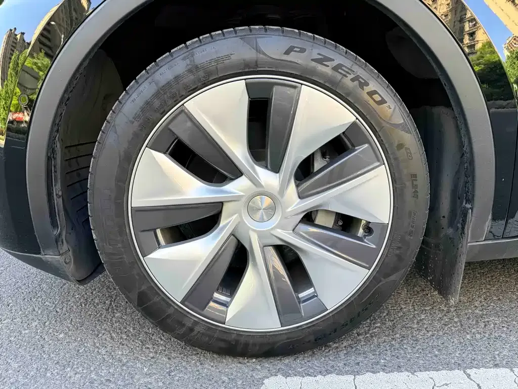 Tesla Model Y — фото 5
