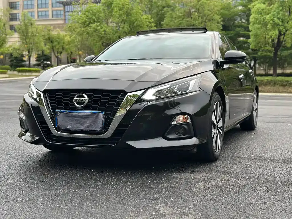 Nissan Teana — фото 1