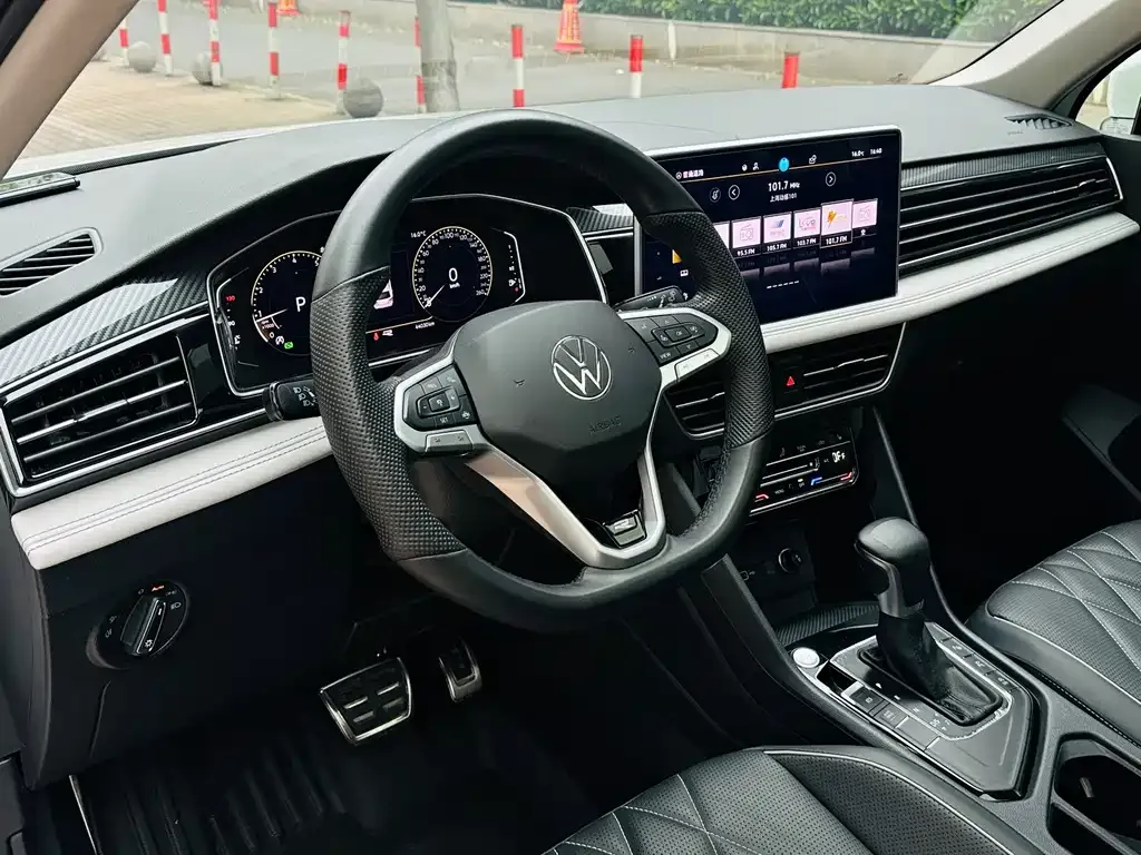 Volkswagen Tiguan L — фото 7