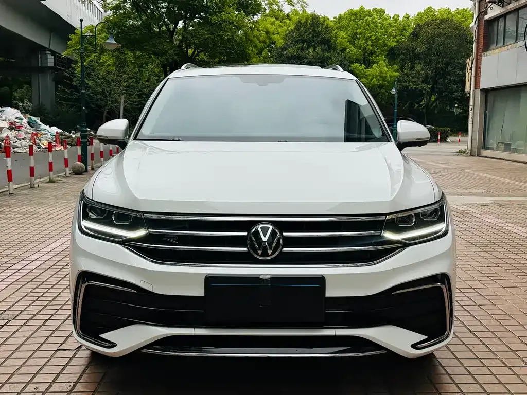 Volkswagen Tiguan L — фото 3