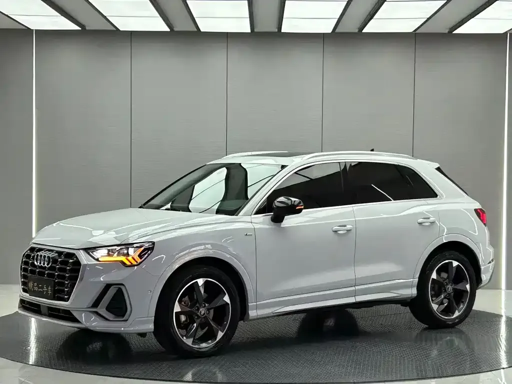 Audi Q3 — фото 1