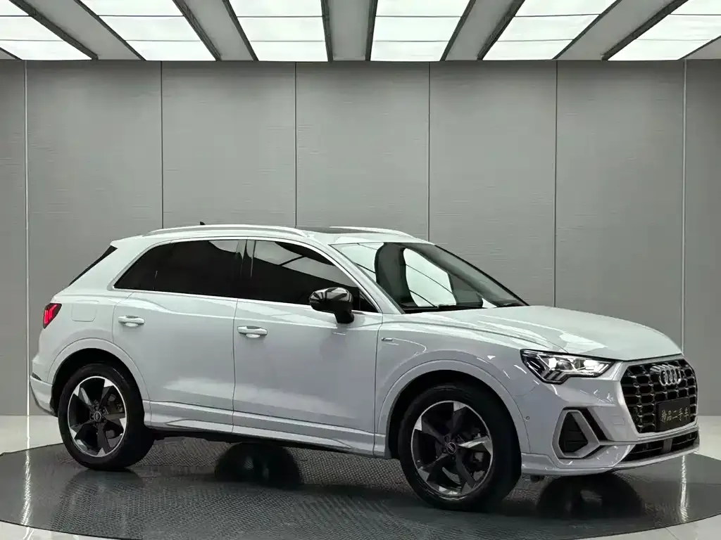 Audi Q3 — фото 10