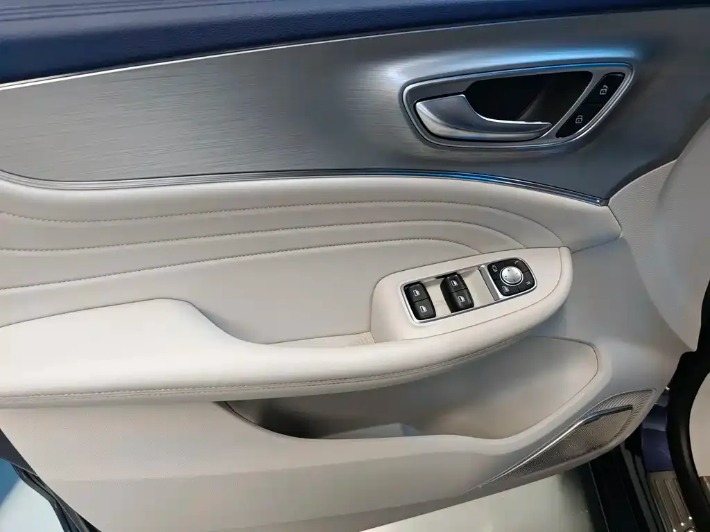 Roewe iMAX8 — фото 2