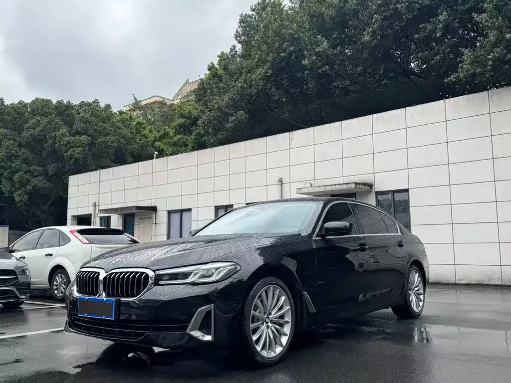 BMW 5 Series — фото 1