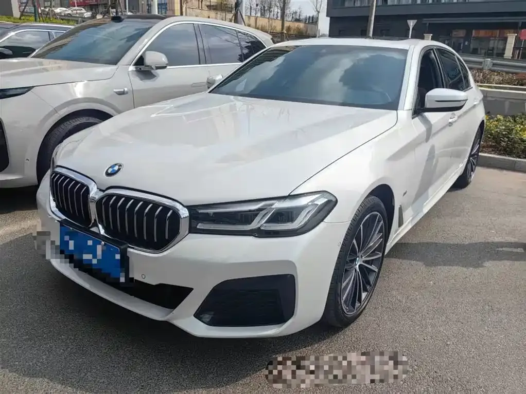 BMW 5 Series — фото 1