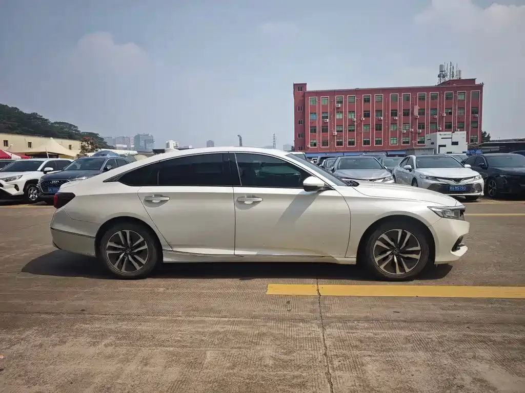 Honda Accord — фото 7