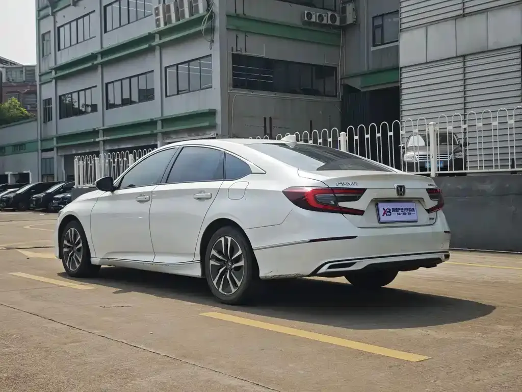 Honda Accord — фото 10
