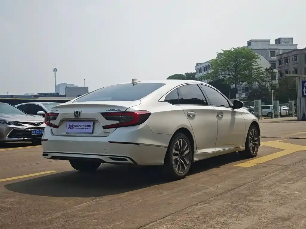 Honda Accord — фото 9