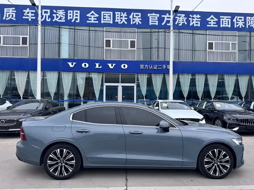 Volvo S60 — фото 10