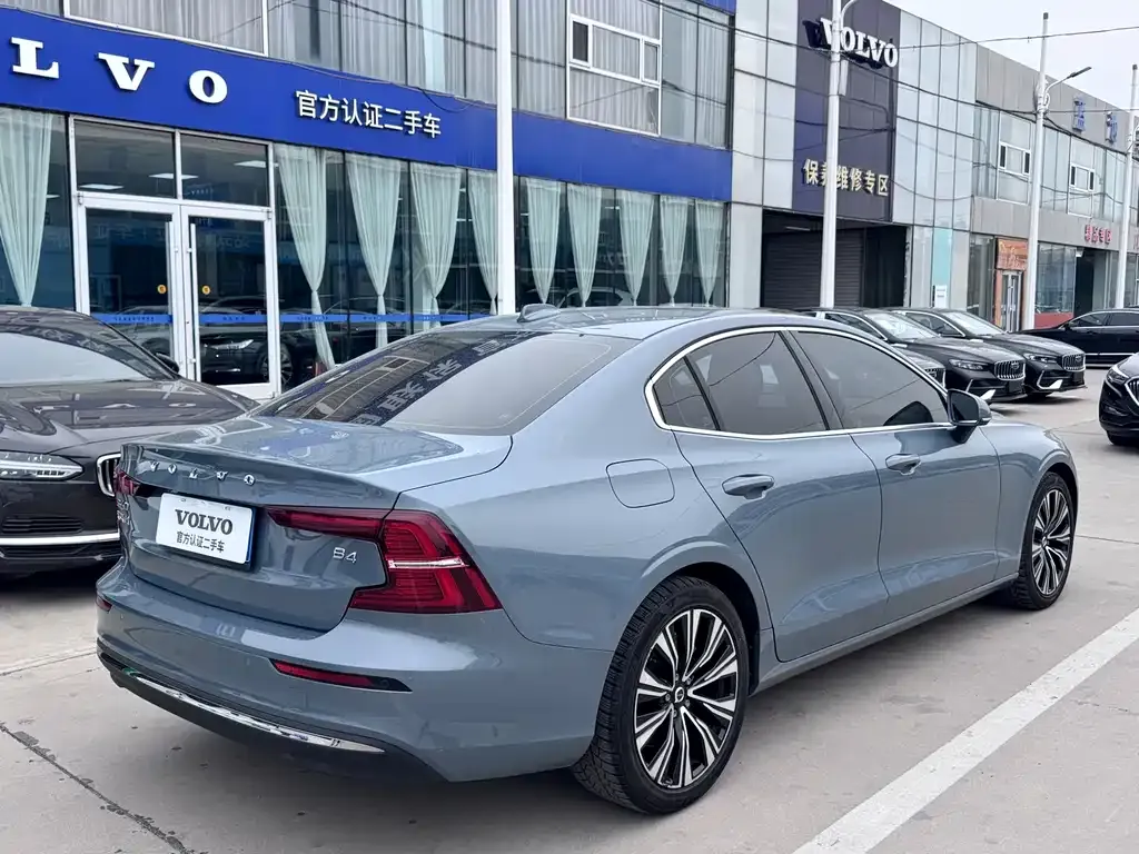 Volvo S60 — фото 2