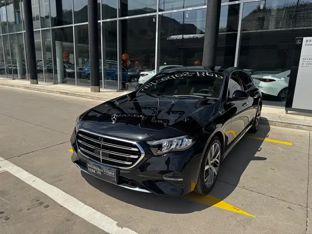 Mercedes-Benz E-Class — фото 1