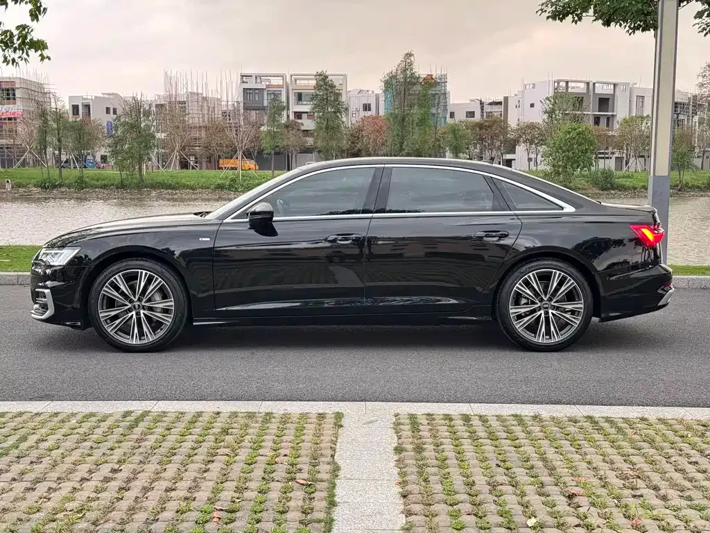 Audi A6L — фото 6