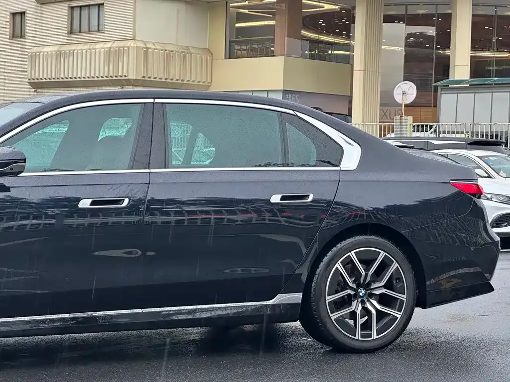 BMW 7 Series 2023 из CN, фото 2