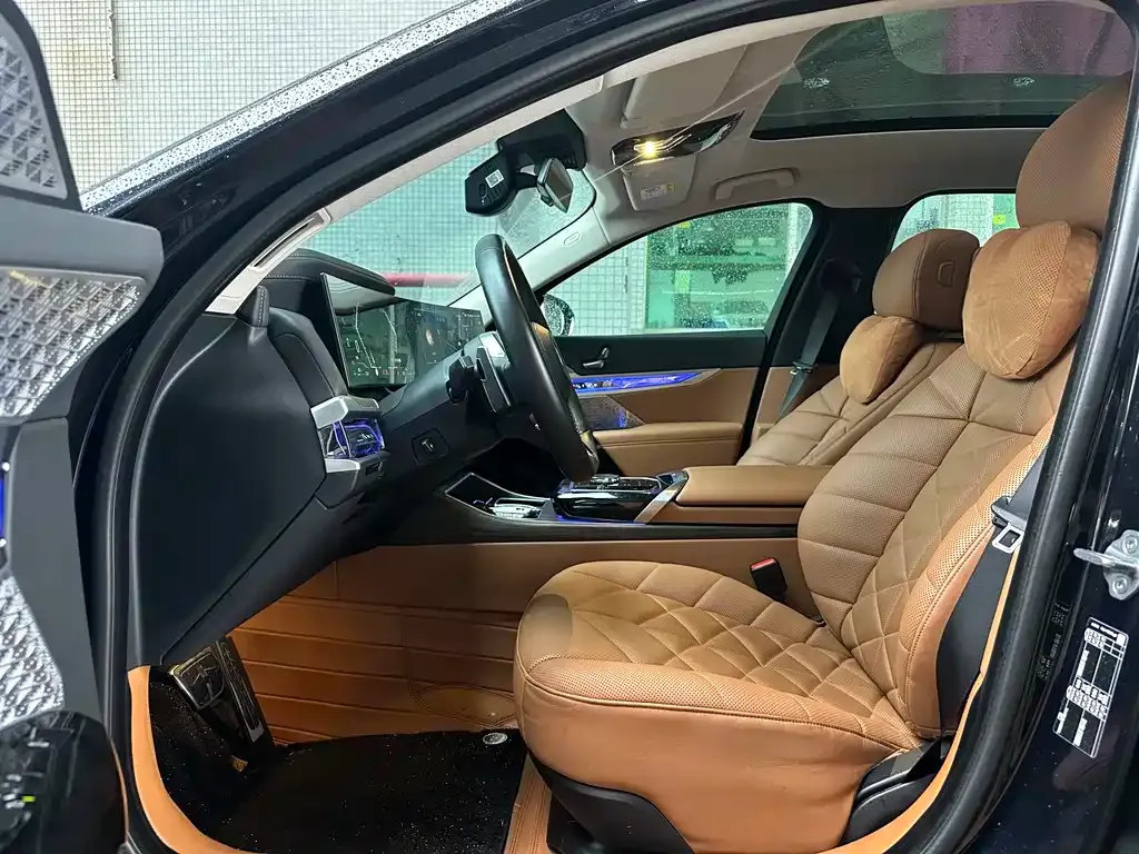 BMW 7 Series 2023 из CN, фото 3