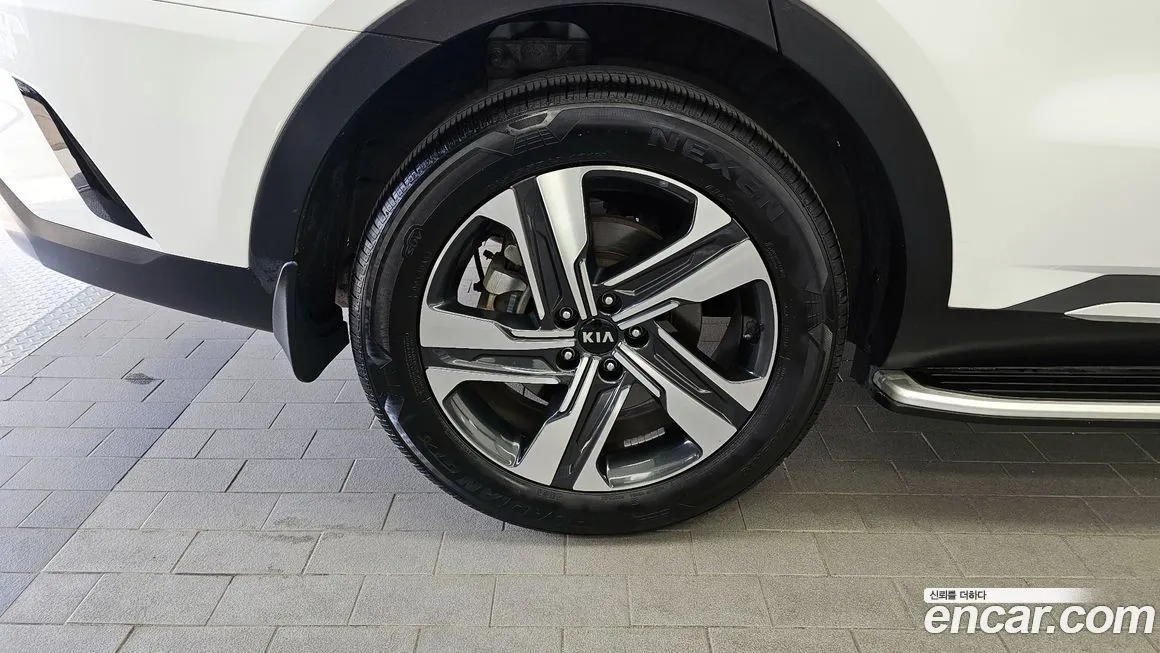 Kia Sorento — фото 6