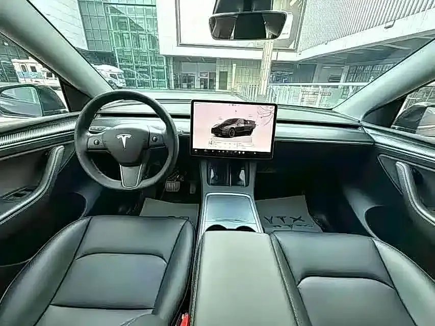 Tesla Model Y — фото 9