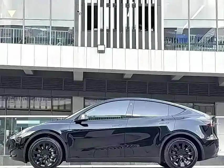 Tesla Model Y — фото 7