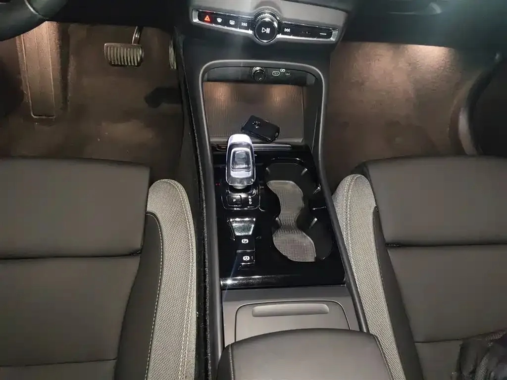 Volvo XC40 2023 из CN, фото 7