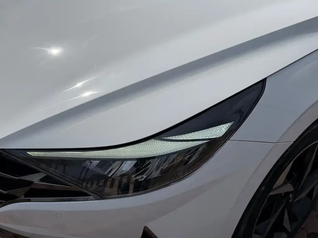 Hyundai Elantra — фото 3