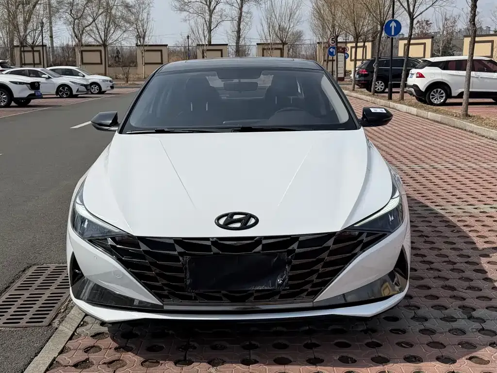 Hyundai Elantra — фото 5