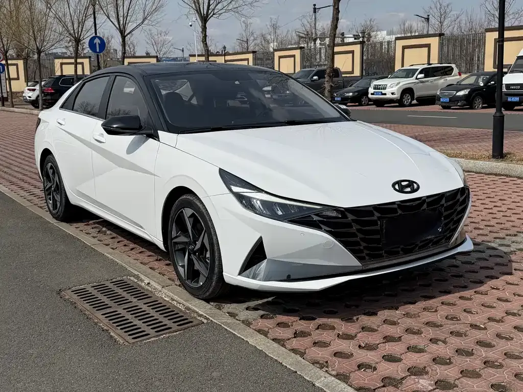 Hyundai Elantra — фото 8