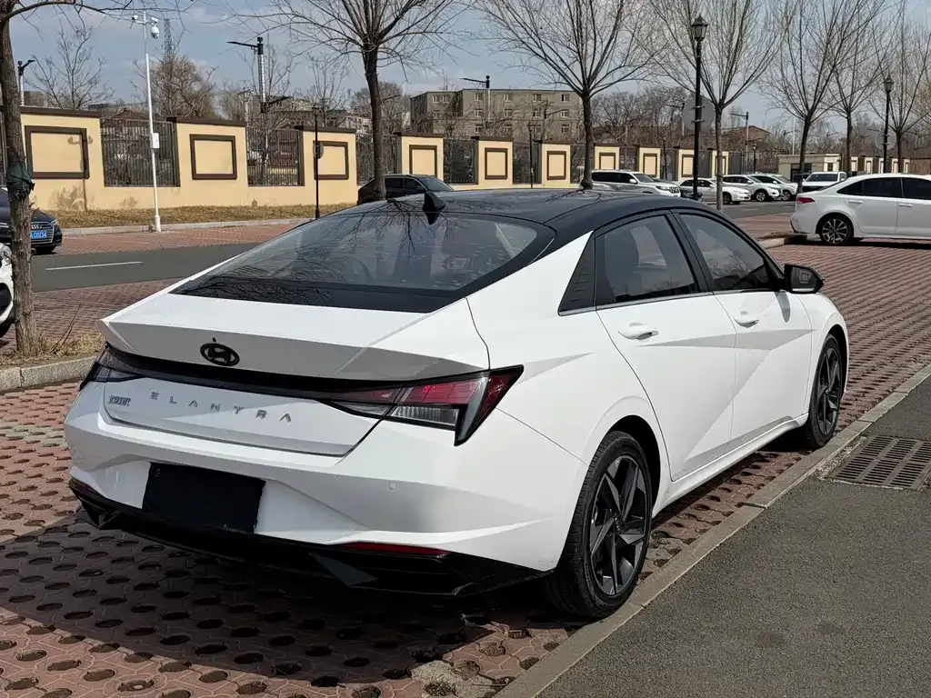 Hyundai Elantra — фото 9