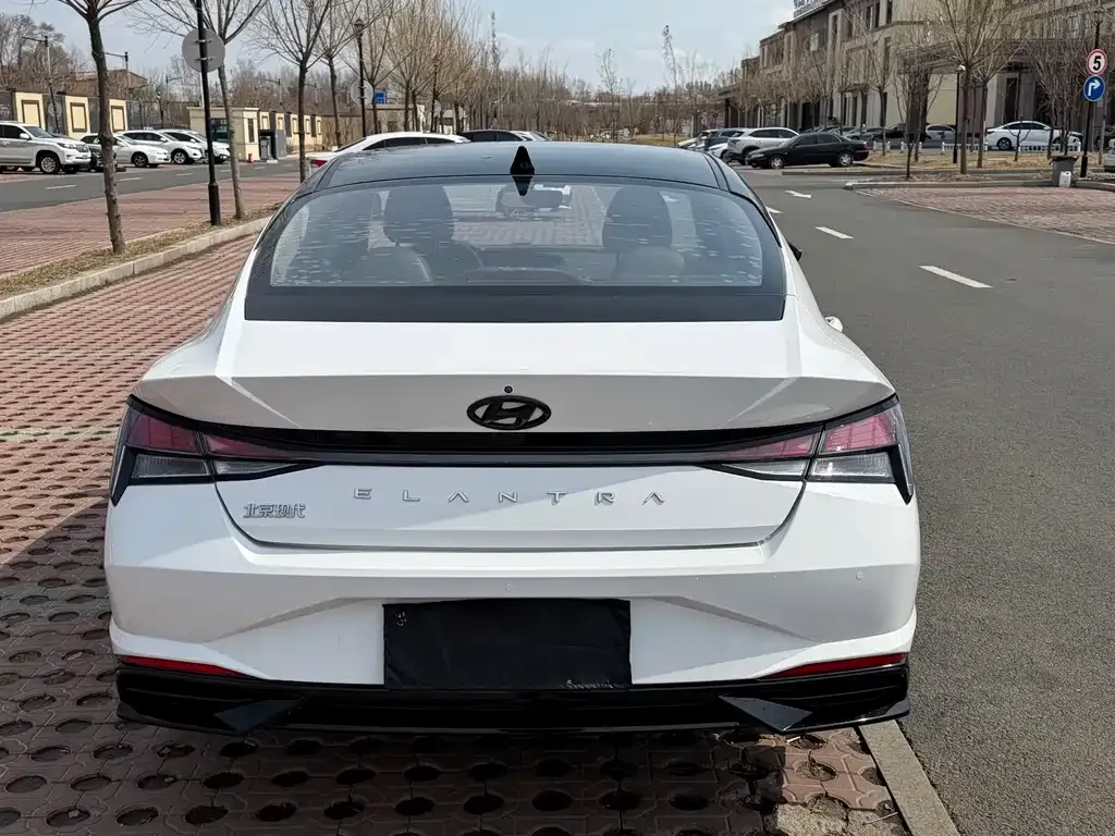 Hyundai Elantra — фото 6