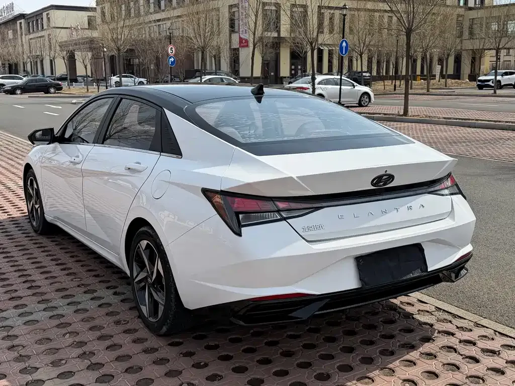 Hyundai Elantra — фото 7