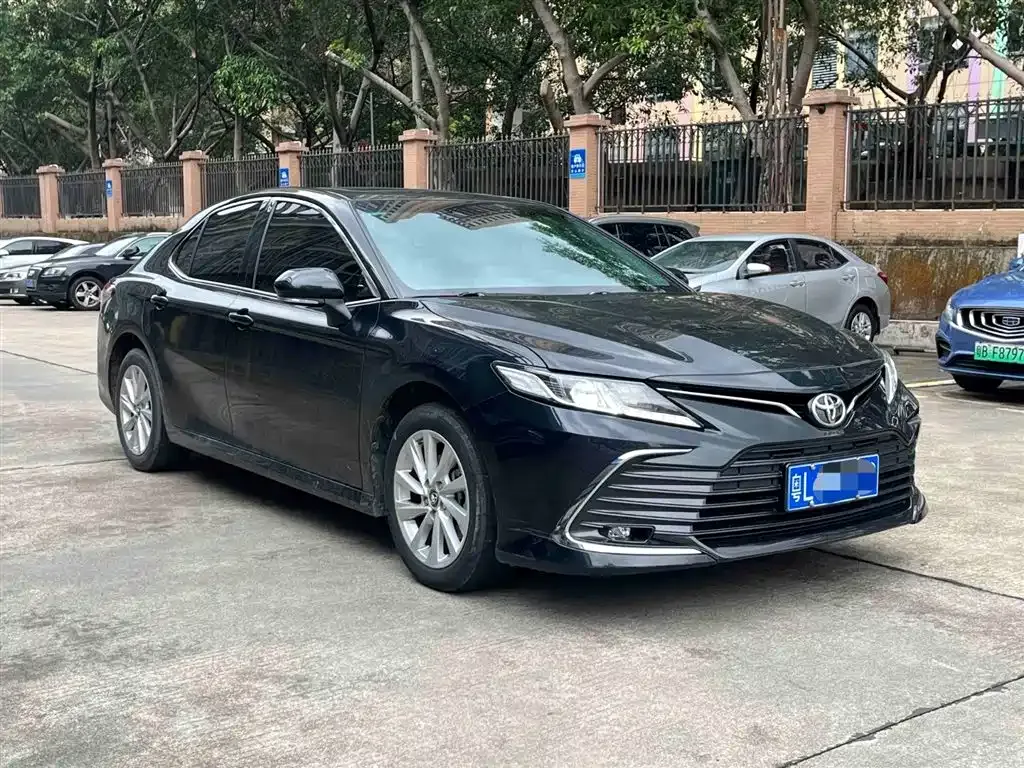 Toyota Camry — фото 9